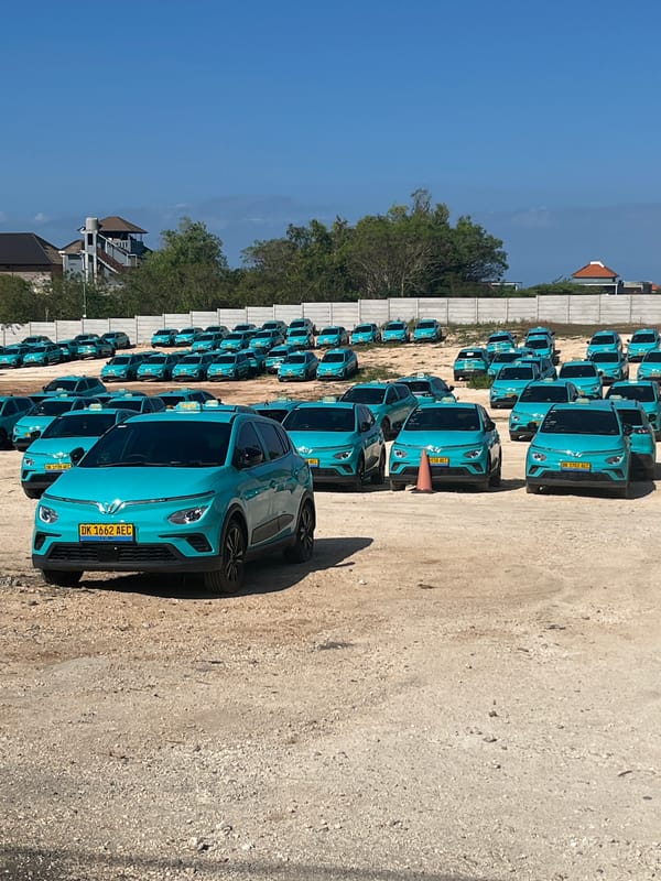 Morning stop in Kuta Selatan: EVs, temples, and street eats