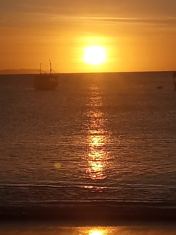 Coastal sunset documented by witnesses in Juan Griego, Venezuela