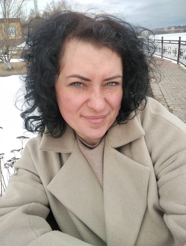 Woman photographed at multiple locations in Votkinsk, Russia