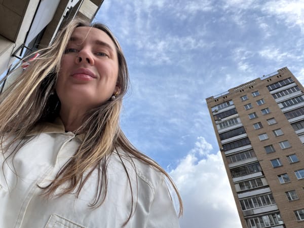 Woman documented in multiple Moscow locations within 10-minute span