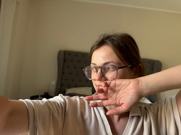 Woman takes series of selfies in Karlovy Vary apartment