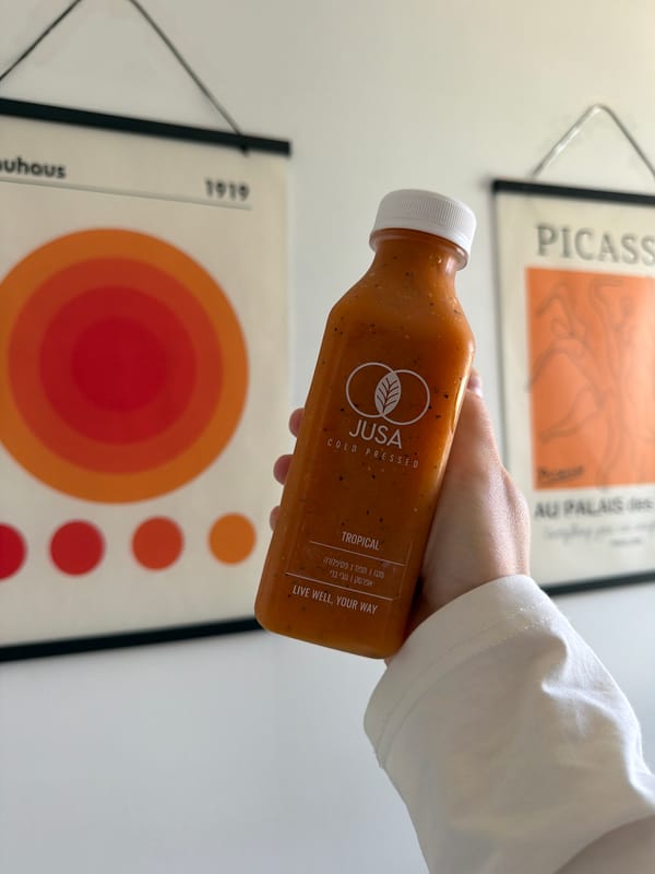 Tel Aviv residents showcase JUSA cold-pressed juice products