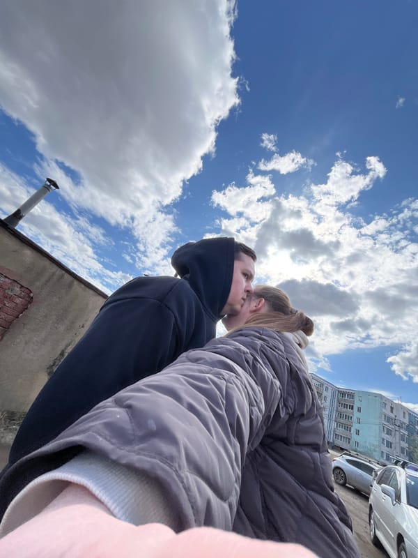 Couple's romantic moments captured during casual outing in Vysokovsk