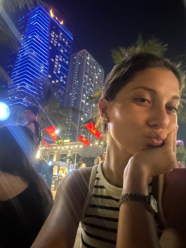 Nighttime beach volleyball game observed in Đà Nẵng