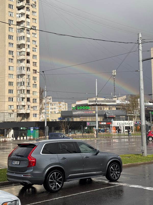 Gray Volvo XC90 parked on wet street in Chișinău