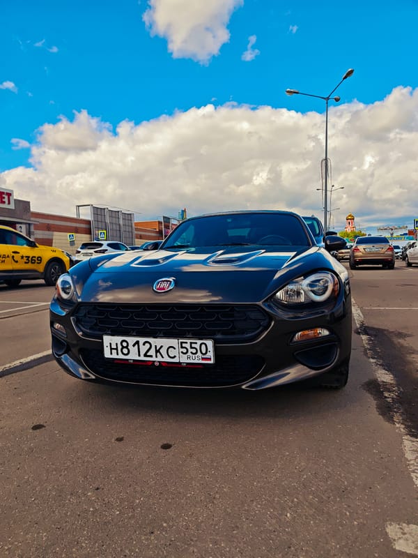 Two FIAT 124 Spiders spotted at Dmitrov shopping center