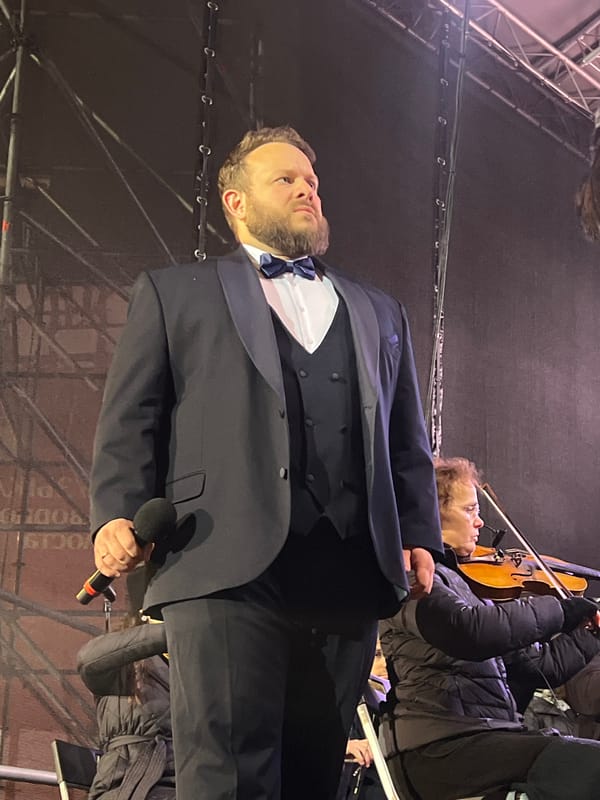 Formal musical duo performs with orchestra in Saint Petersburg