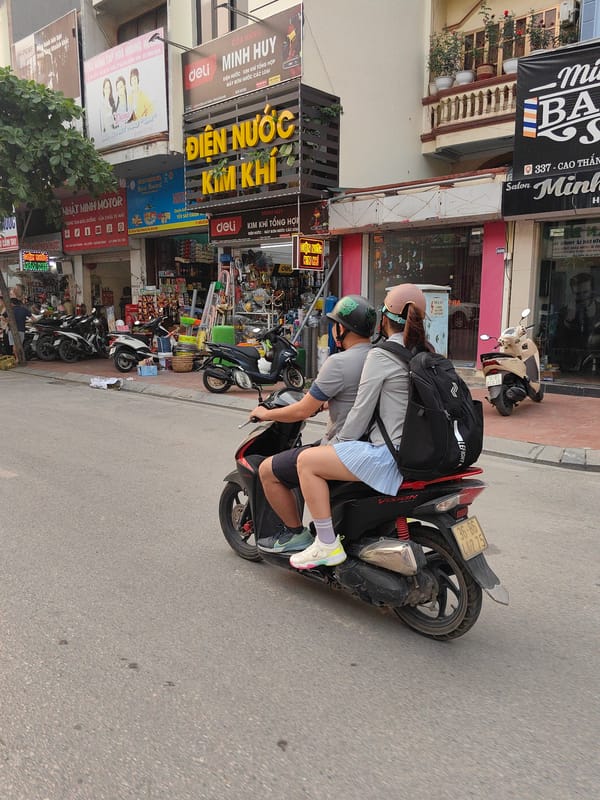 Motorcycle with two passengers observed in Ha Lam Ward