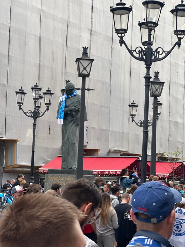 Crowds queue at food stands near Saint Petersburg landmarks