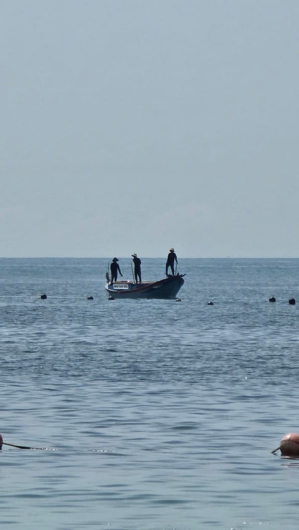 Three-person fishing boat spotted in Vietnamese waters near Nha Trang