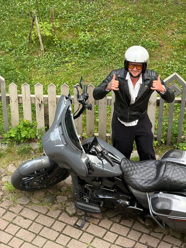 Afternoon photo session with peonies and motorcycle in Riga