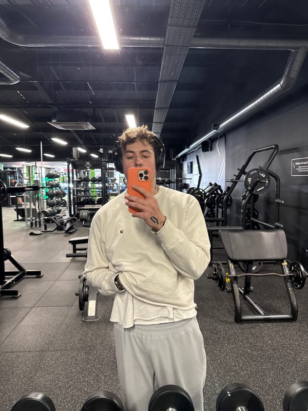 Gym selfie captured in Letchworth workout facility