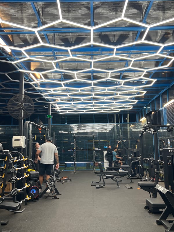 Gym event night in Arica spans courts, turf, and training floors