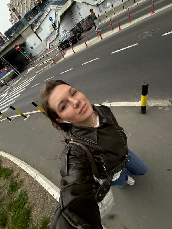 Seven-minute urban walk documented through downtown Belgrade streets