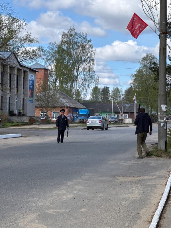 Civilian-police interaction observed near war memorial in Chuprino