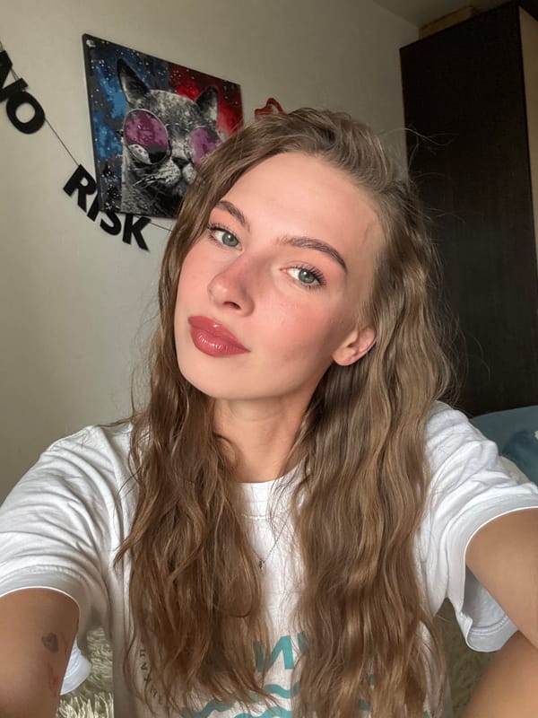 Woman documents morning routine in Perm through 26 photos