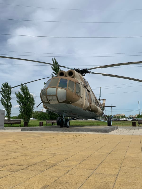 Urban park military displays and fountain monuments documented by witnesses