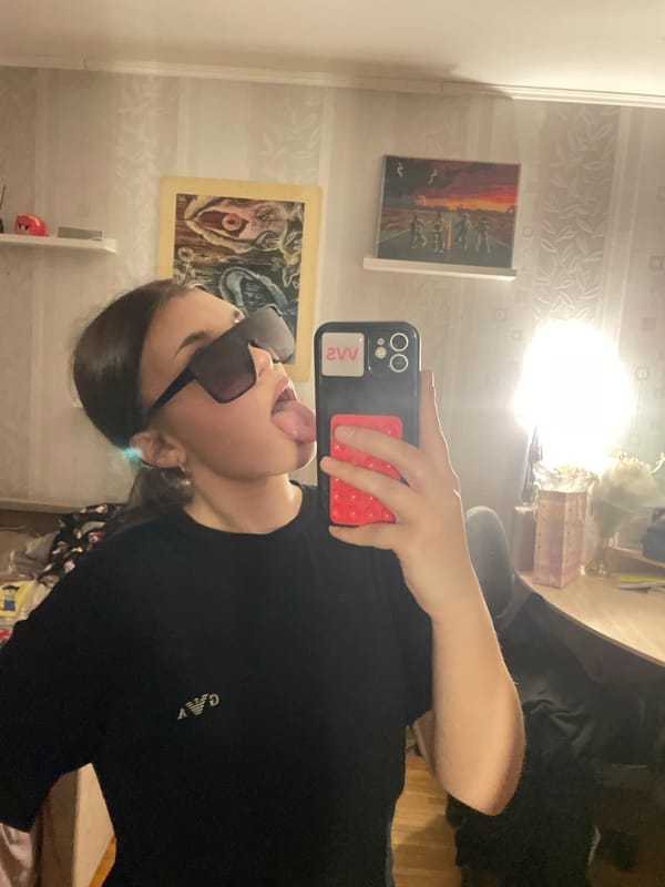 Playful mirror selfie captured in Vsevolozhsk, Russia