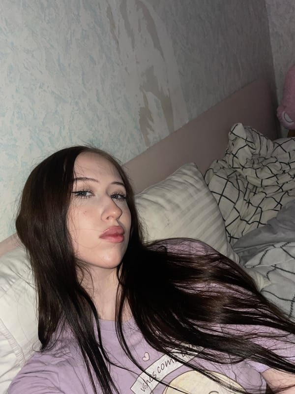 Bedroom selfie session in Votkinsk, Russia