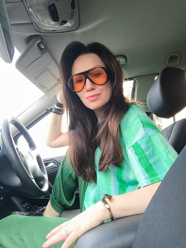 Woman spotted in driver's seat wearing sunglasses in Riga