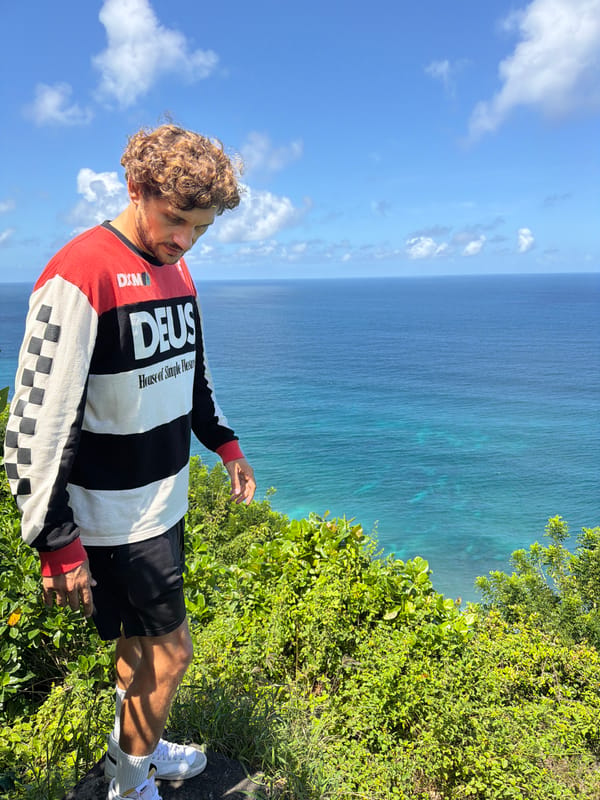 Man observes ocean view from cliff in Kuta Selatan