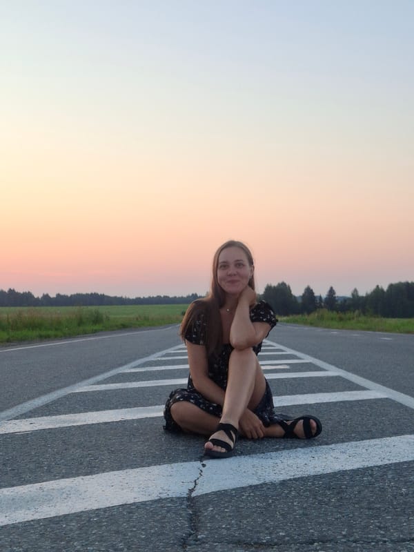 Quiet roadside pause on a deserted street in Perevoznoe