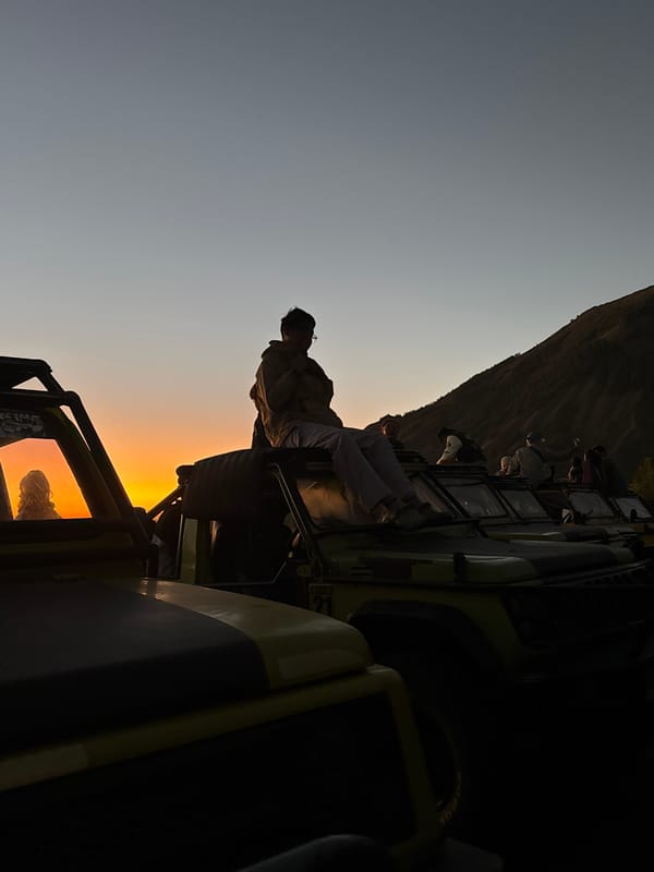 Sunrise jeep hangout at Kintamani's iconic valley viewpoint