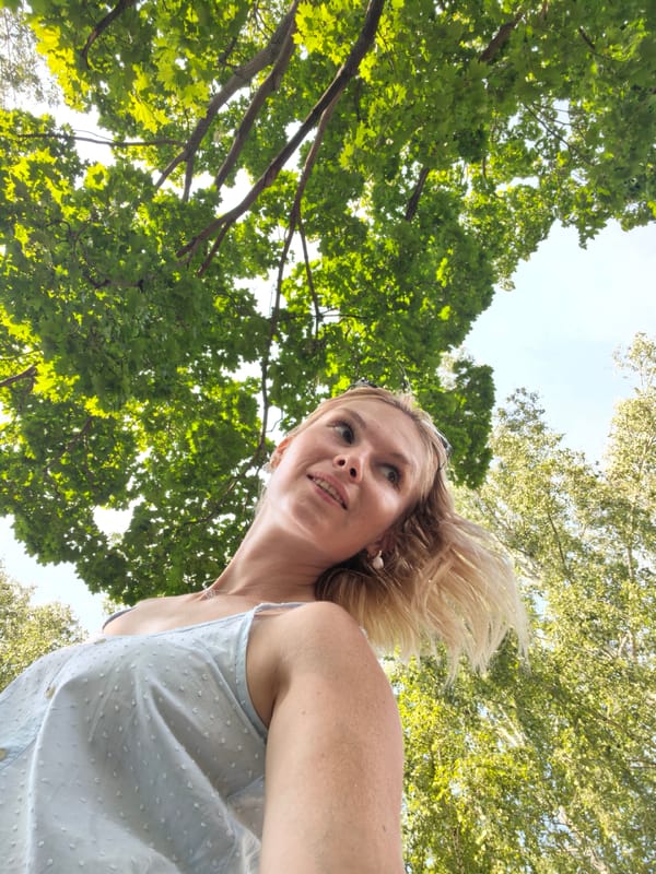 Park morning in Sterlitamak: selfies, sky shots, stroller outing