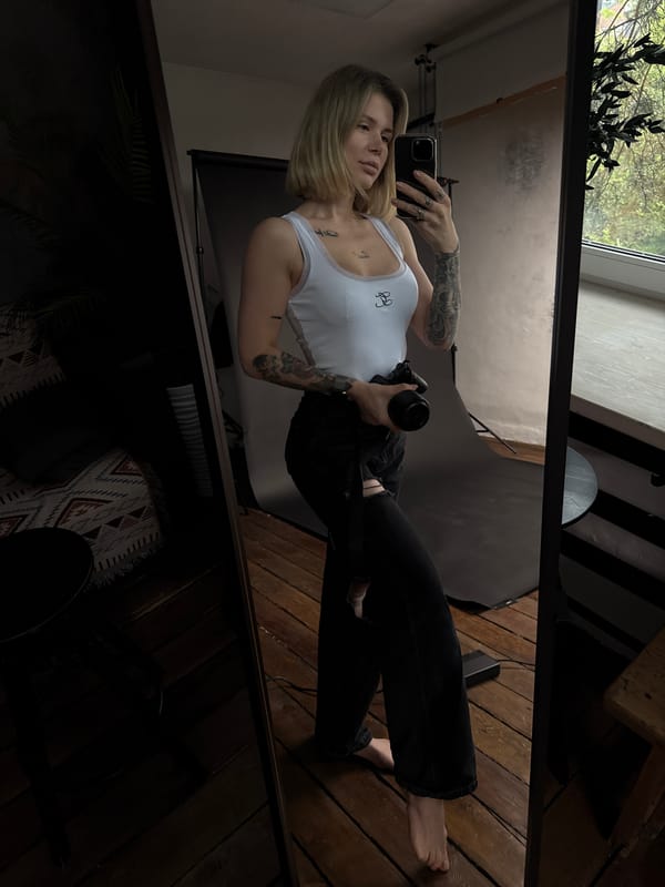 Woman takes mirror selfies in Gorno-Altaysk room