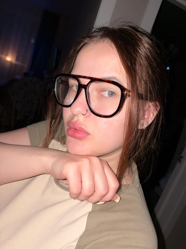 Woman with glasses, nose ring spotted in Shendzhiy, Russia