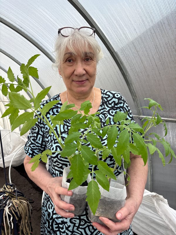 Woman poses for outdoor photos in early morning Ulyanovsk
