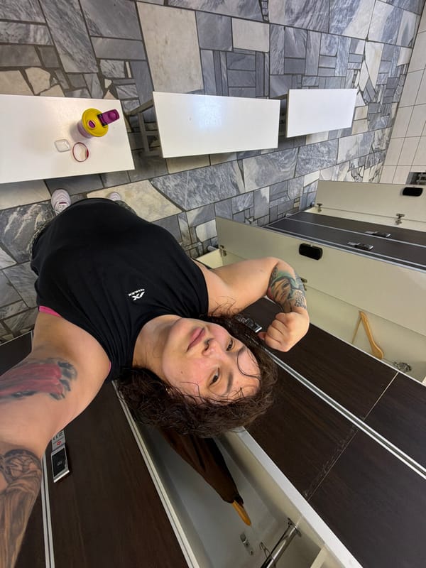 Workout and shopping selfies documented in Chaikovsky gym