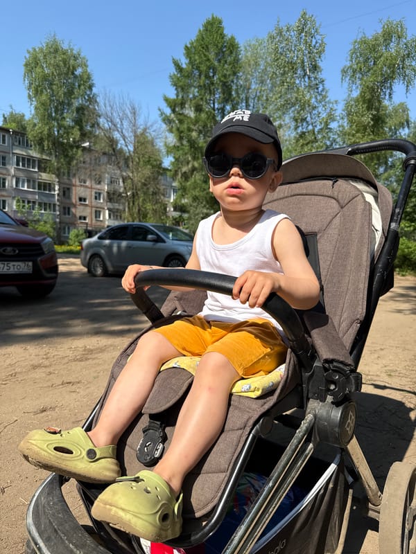 Child in stroller spotted with family in Rusanovo, Russia