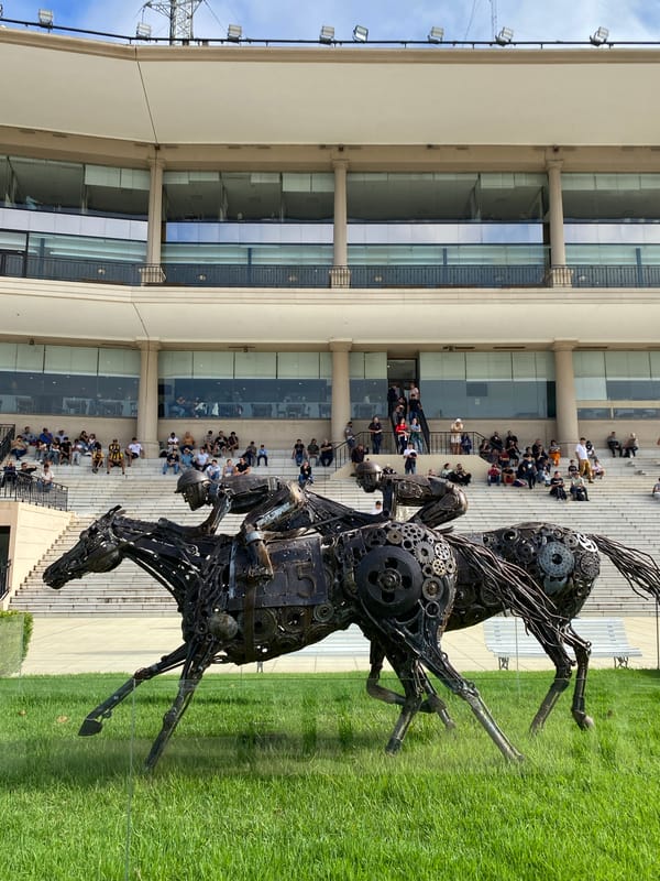 Horse racing event at Buenos Aires Hipódromo draws crowds