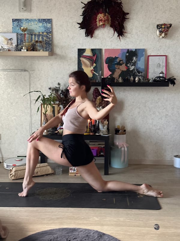 Home yoga session in Vladimir, cat included