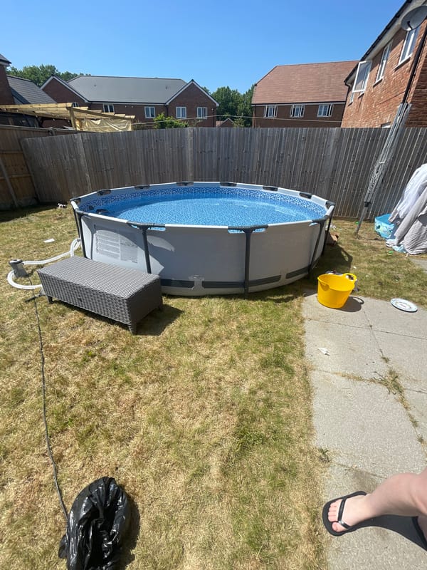 Above-ground pool spotted in Tonbridge residential area