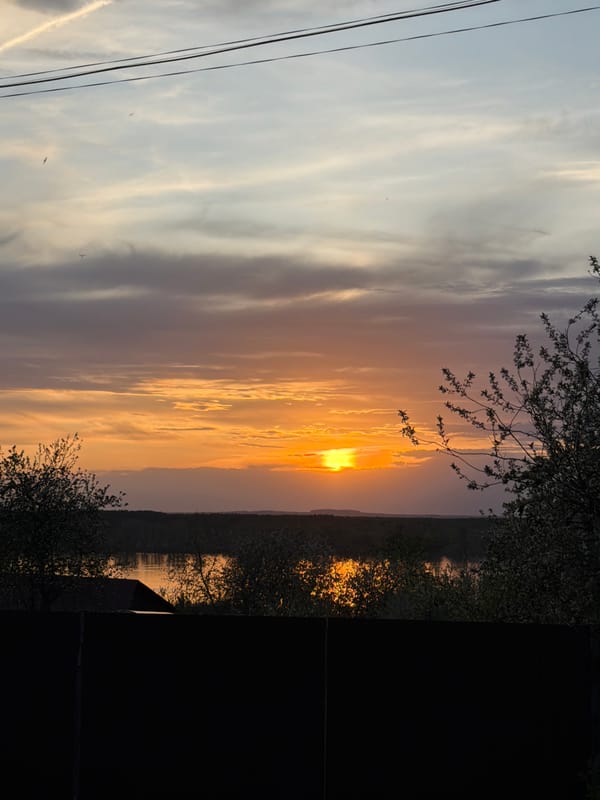 Sunset observed across Chaikovsky, Russia by multiple witnesses