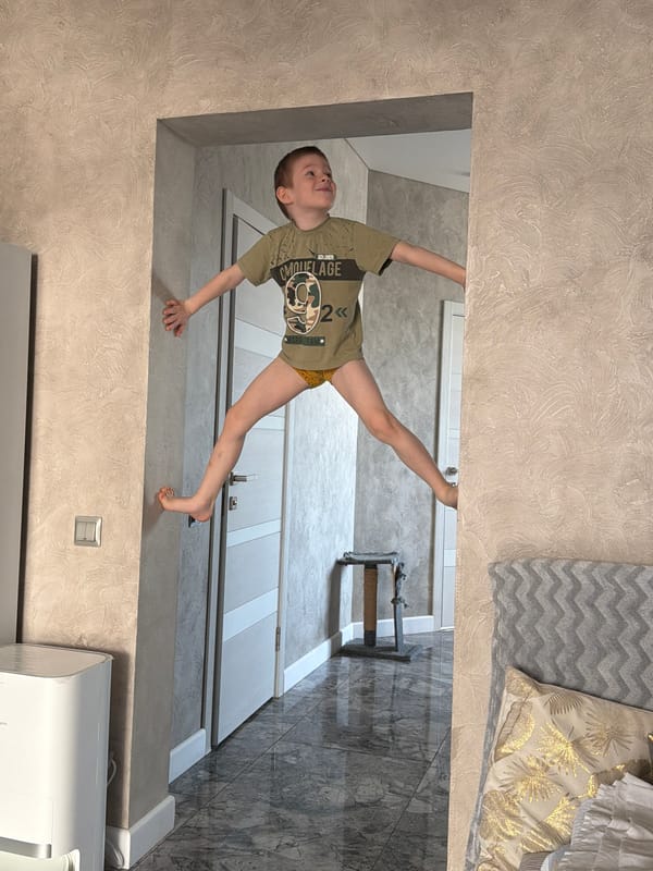 Morning domestic scenes captured in Rossiyskiy: child playing, breakfast served