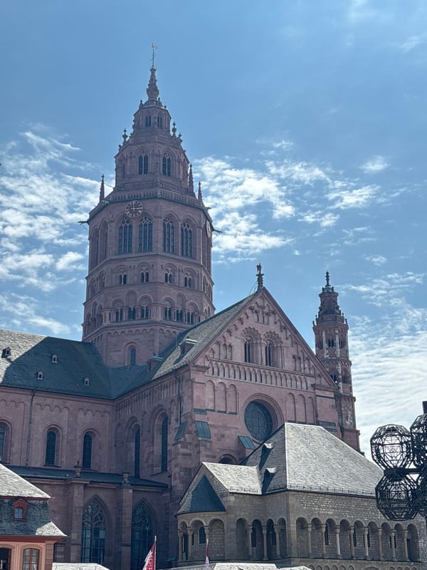 Sunny afternoon along the Mainz riverfront and cathedral district