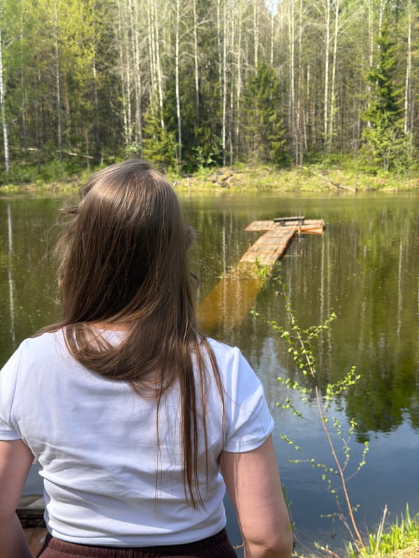 Nature excursion documented at lake in Ural'skoe, Russia