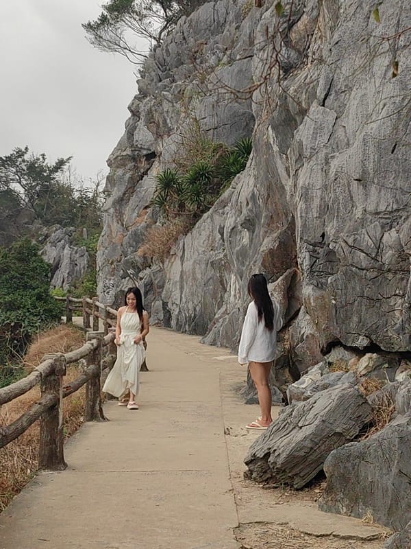 Early morning visitors enjoy cliff-side scenic spot in Hải Phòng