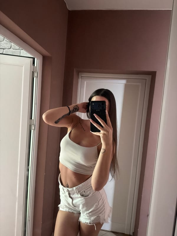 Mirror selfies and a gray cat, Dimitrovgrad morning