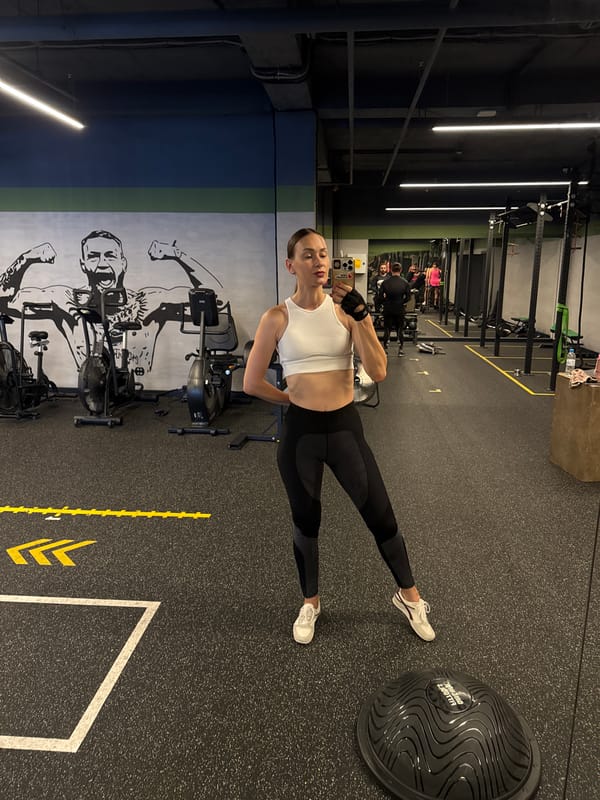 Gym mirror selfies from a Sochi workout session