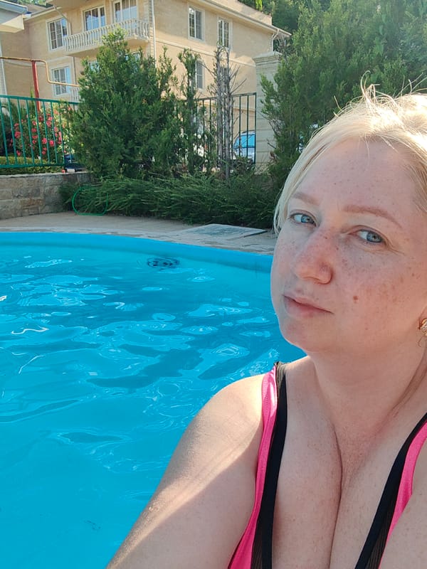 Summer afternoon at Oryol-Izumrud resort pool