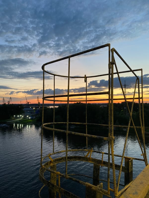 Evening along the Novokuybyshevsk waterfront, dusk to night