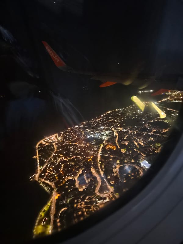 Passenger captures nighttime aerial view of Vila Nova da Telha