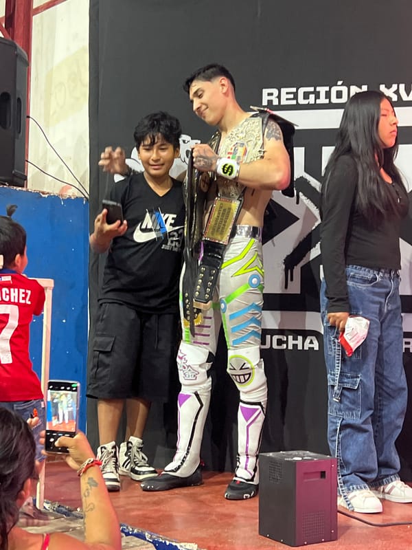 Wrestling event draws fans in Arica, Chile