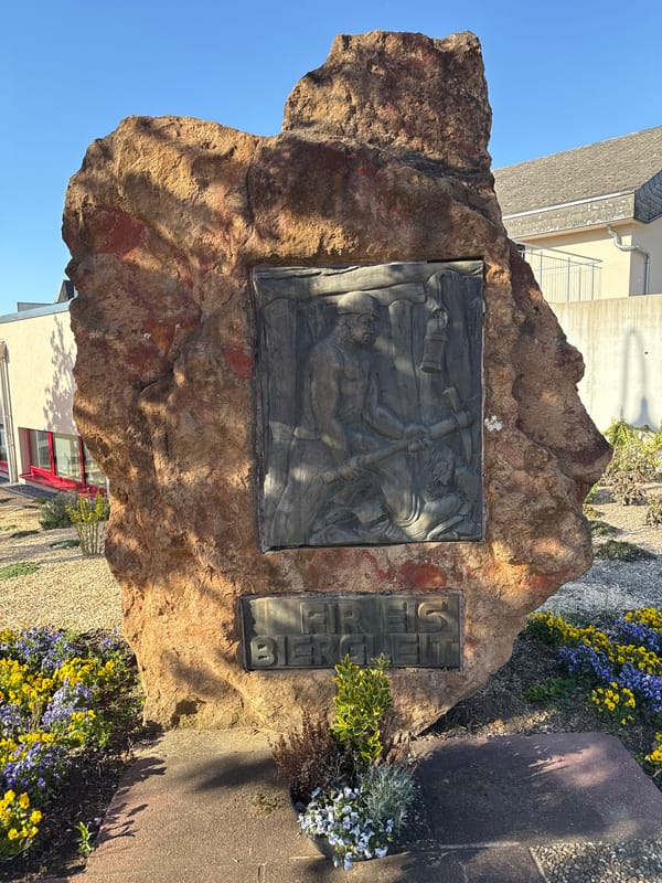 Memorial monument with metal plaques documented in Pétange, Luxembourg