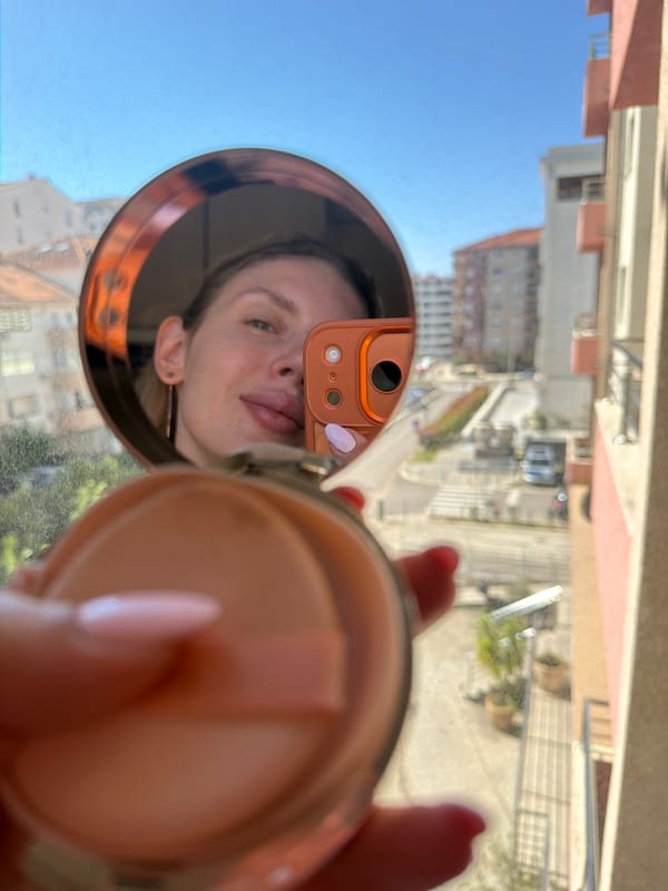 Woman documents morning routine in Budva through selfies, fitness prep