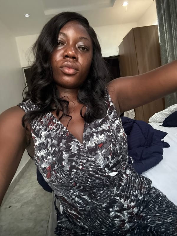 Woman takes bedroom selfies in Iddo Tudunwada, Nigeria